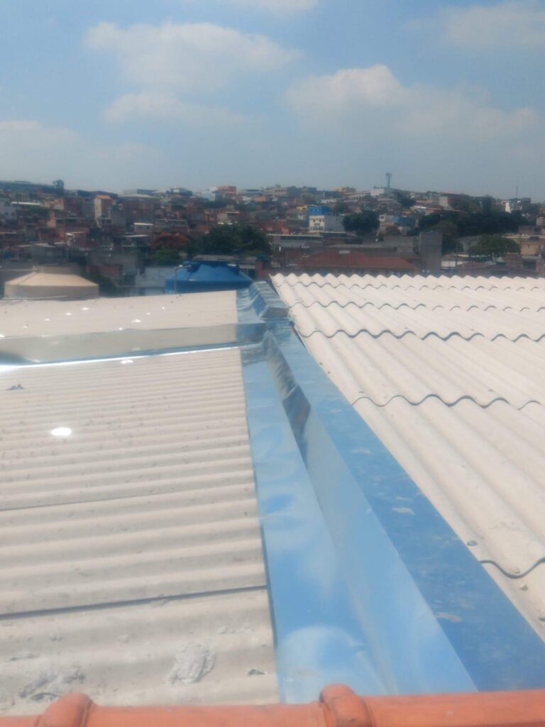 Calhas e Rufos: Como Evitar Goteiras e Infiltrações na sua Residência