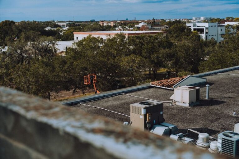 Conserto de telhado em prédios na Barra Funda: segurança e durabilidade para coberturas condominiais e industriais