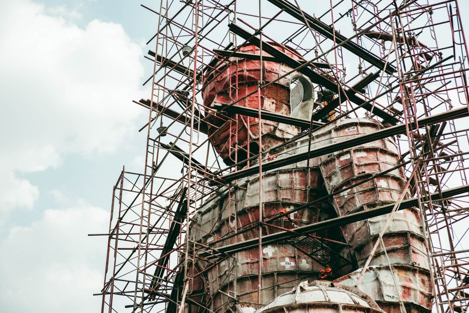 Fabricação e Montagem de Estruturas Metálicas e Galpões em São Paulo: Engenharia de Precisão e SLA Rigoroso para Construtoras